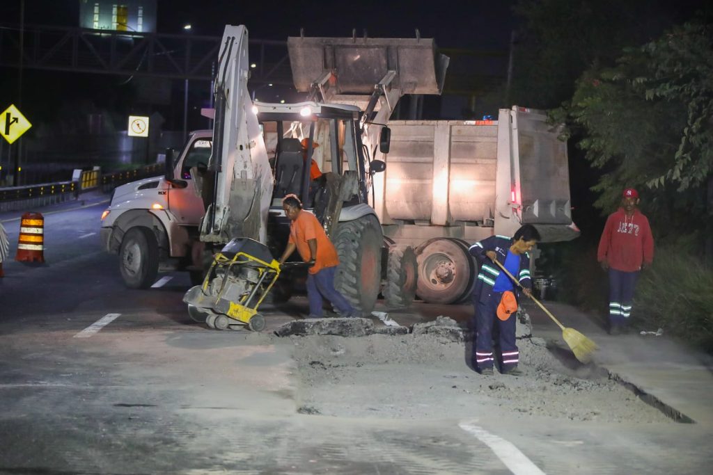 Obras De Bacheo En Carretera Nacional - Capitanes Regios