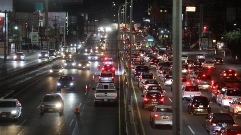 Monterrey Analiza Implementar Más Contraflujos Para Reducir Tráfico - Capitanes Regios