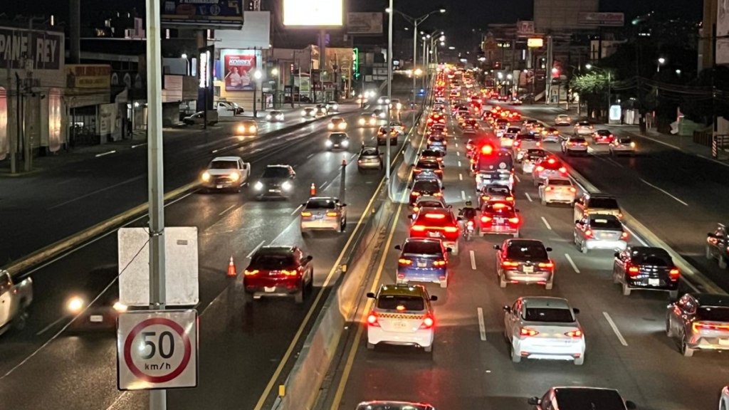 Mejora Movilidad En Monterrey: Implementarán Contraflujos En Avenidas Principales - Capitanes Regios