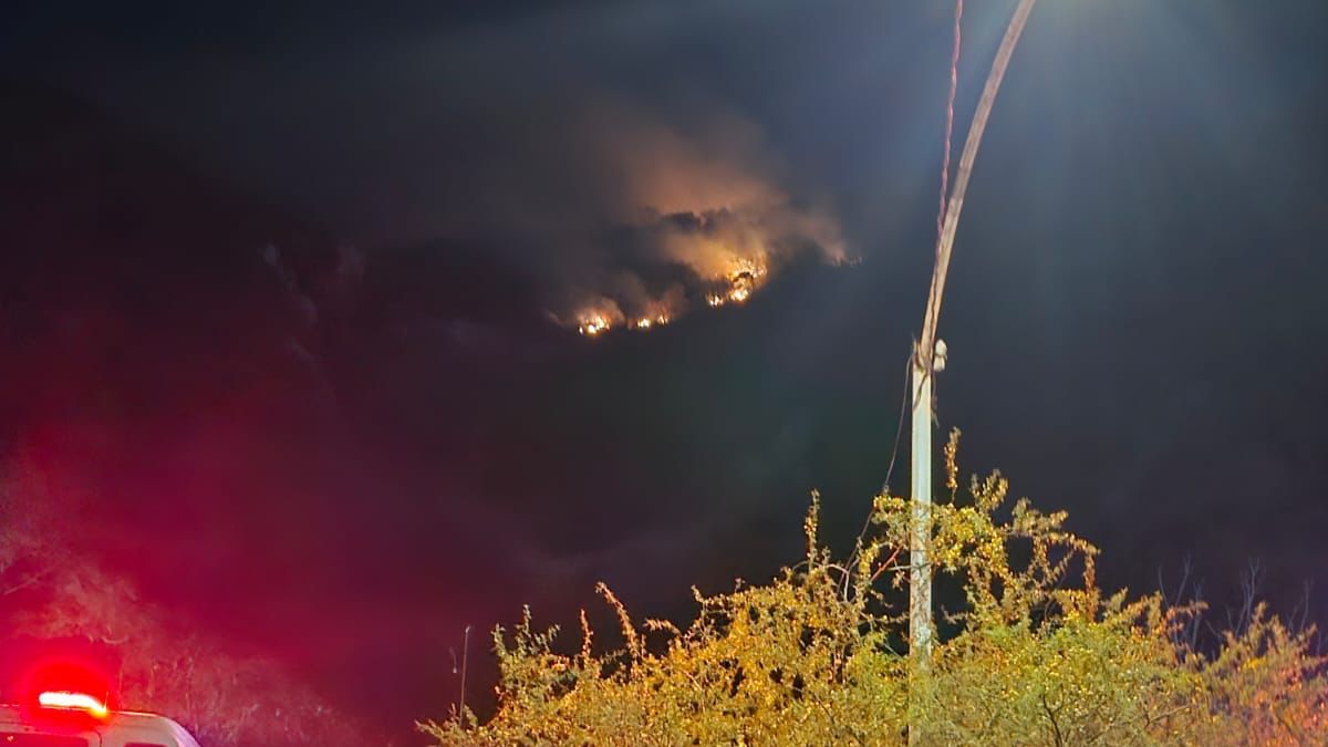 Incendio En El Cerro Del Topo Chico - Capitanes Regios Protección-civil-monterrey-incendio-cerro-del-topo-chico - Capitanes Regios