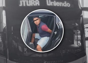 policía-de-monterrey-arresta-a-hombre-por-acoso-sexual-contra-una-joven-a-bordo-de-un-autobús
