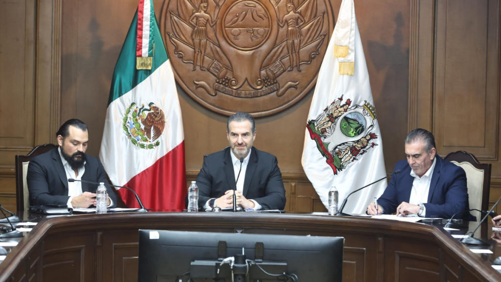 Monterrey Rindió Homenaje a Mauricio Fernández Con Un Minuto De Silencio Y Aplausos En El Congreso. Se Propuso Nombrar Una Vialidad En Su Honor.