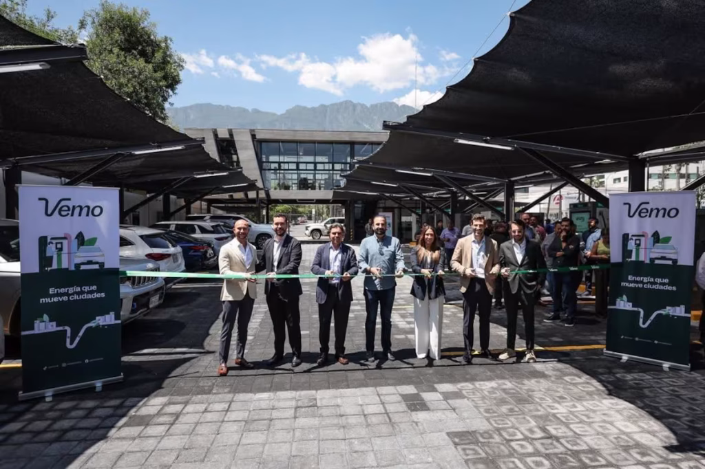 Apertura De Electrolineras En El área Metropolitana - Capitanes Regios