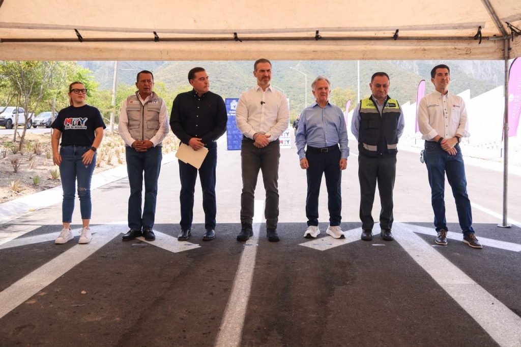 Funcionarios Que Asistieron a La Inauguración De Los Carriles En Av. Pedro Infante - Capitanes Regios