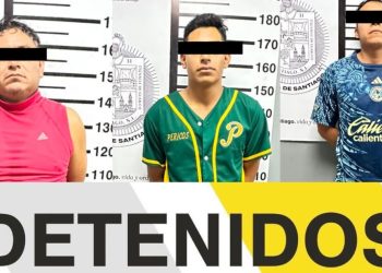 Three Mugshots in a Lineup with Height Markers; Eyes Obscured by Bars, Wearing Pink Sleeveless Top, Green Jersey, and Blue Patterned Shirt, with 'detenidos' Visible Below. - Capitanes Regios